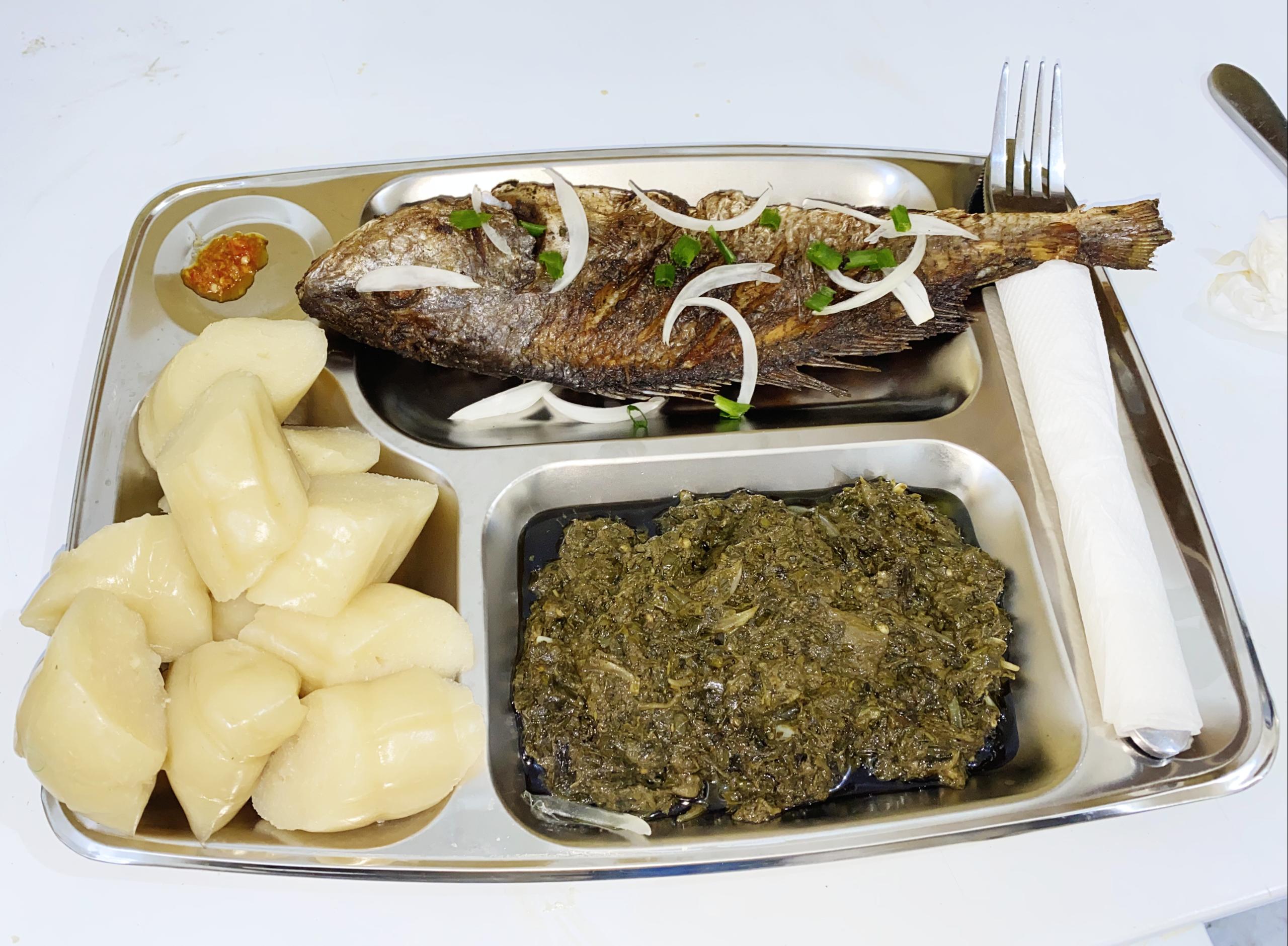 Corvina frit avec Saka-Sakas